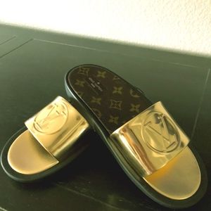 Authentic Louis Vuitton sunbath Flat  Sandal